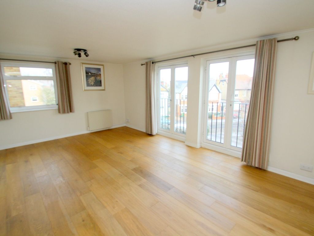 2 bed property for sale in Greenlands Road, StainesUponThames TW18