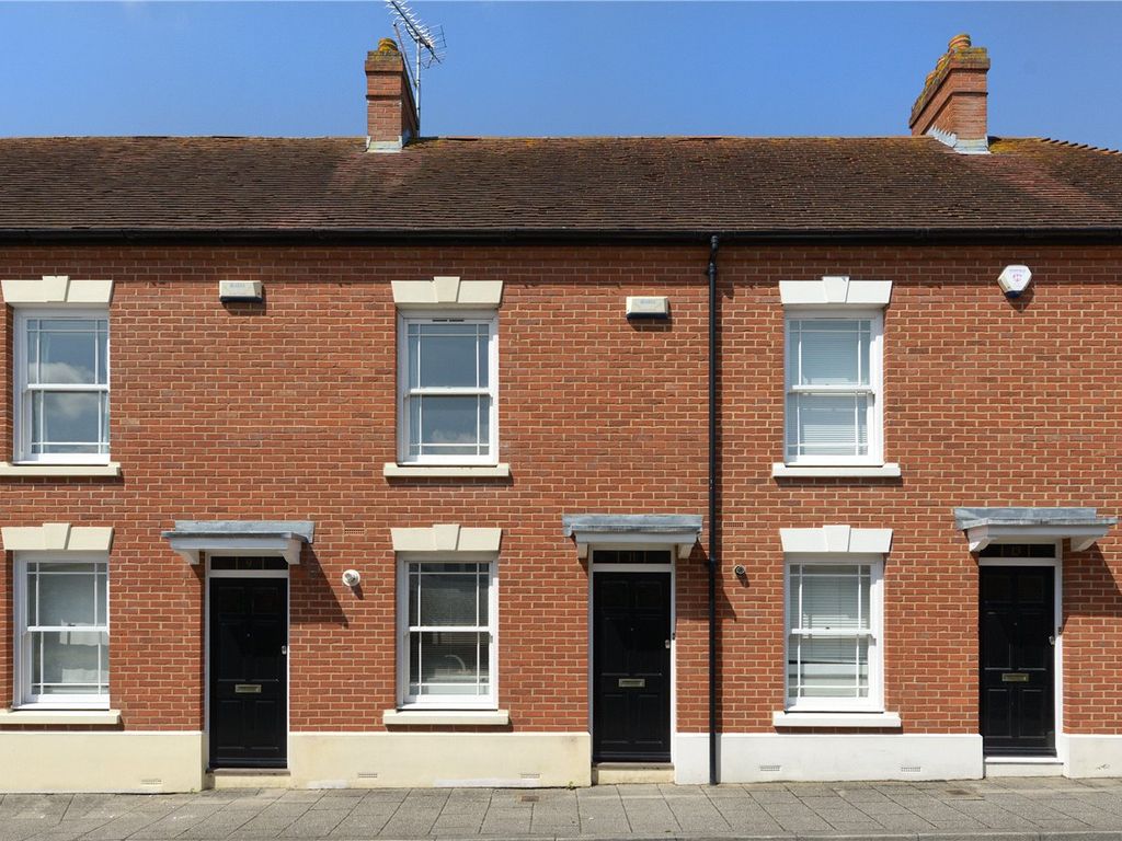 2 bed terraced house to rent in Orient Place, Canterbury CT2, £1,050
