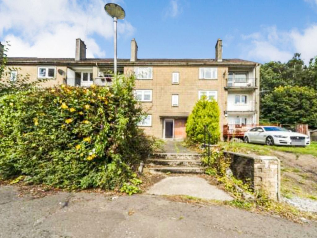 2 bed flat for sale in Fulton Crescent, Kilbarchan, Johnstone PA10, £