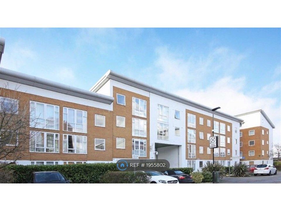 2 bed flat to rent in Felixstowe Court, London E16, £1,650 pcm Zoopla