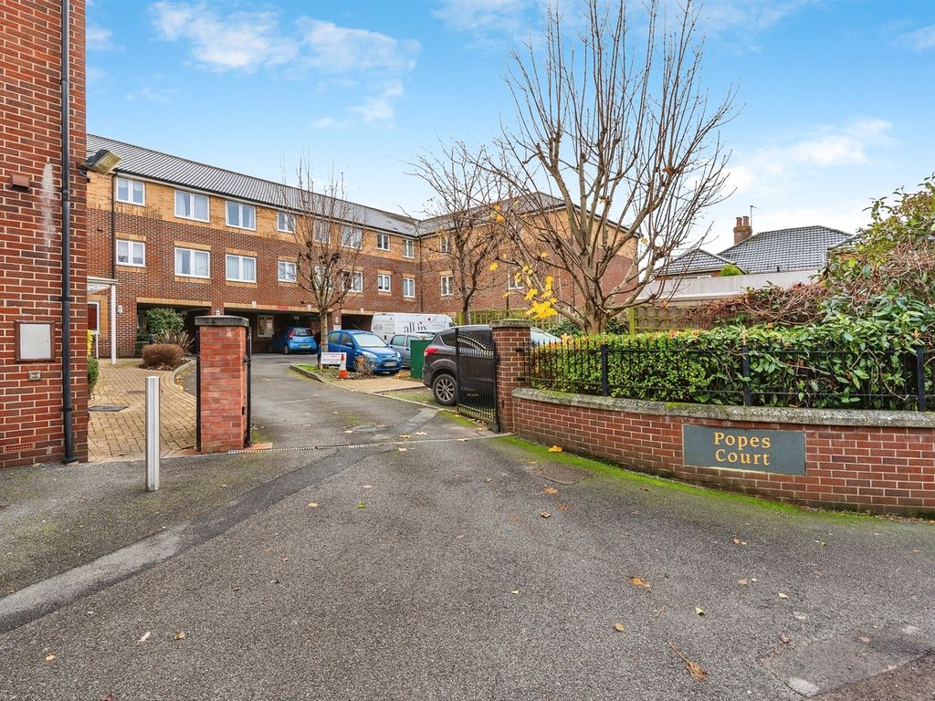 1 bed flat for sale in Popes Lane, Totton, Southampton SO40, £115,000