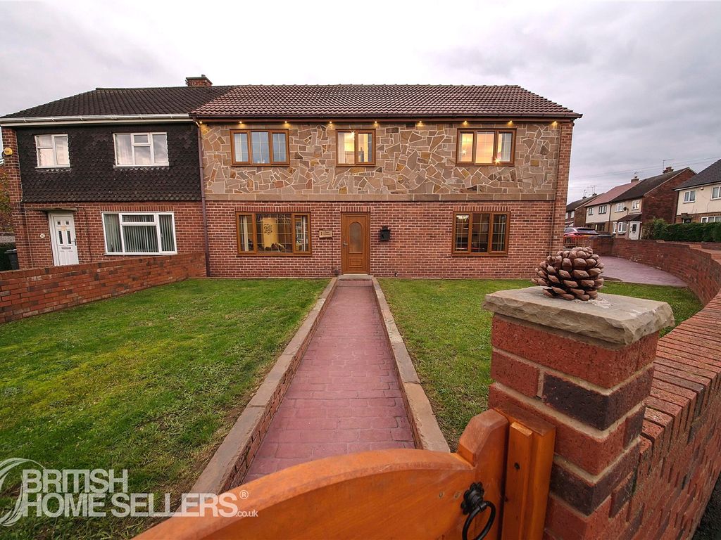 5 bed semidetached house for sale in Pine Grove, Conisbrough