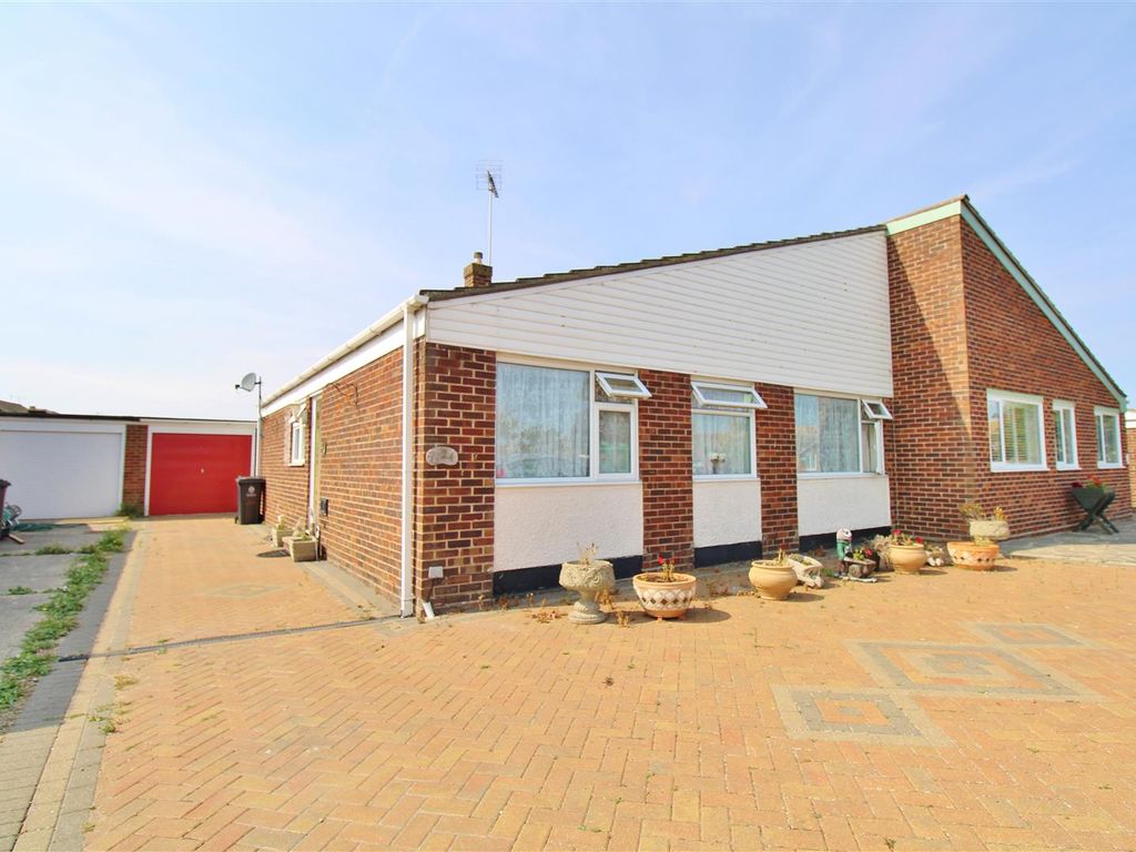 3 bed semidetached bungalow for sale in Rochford Way, Walton On The