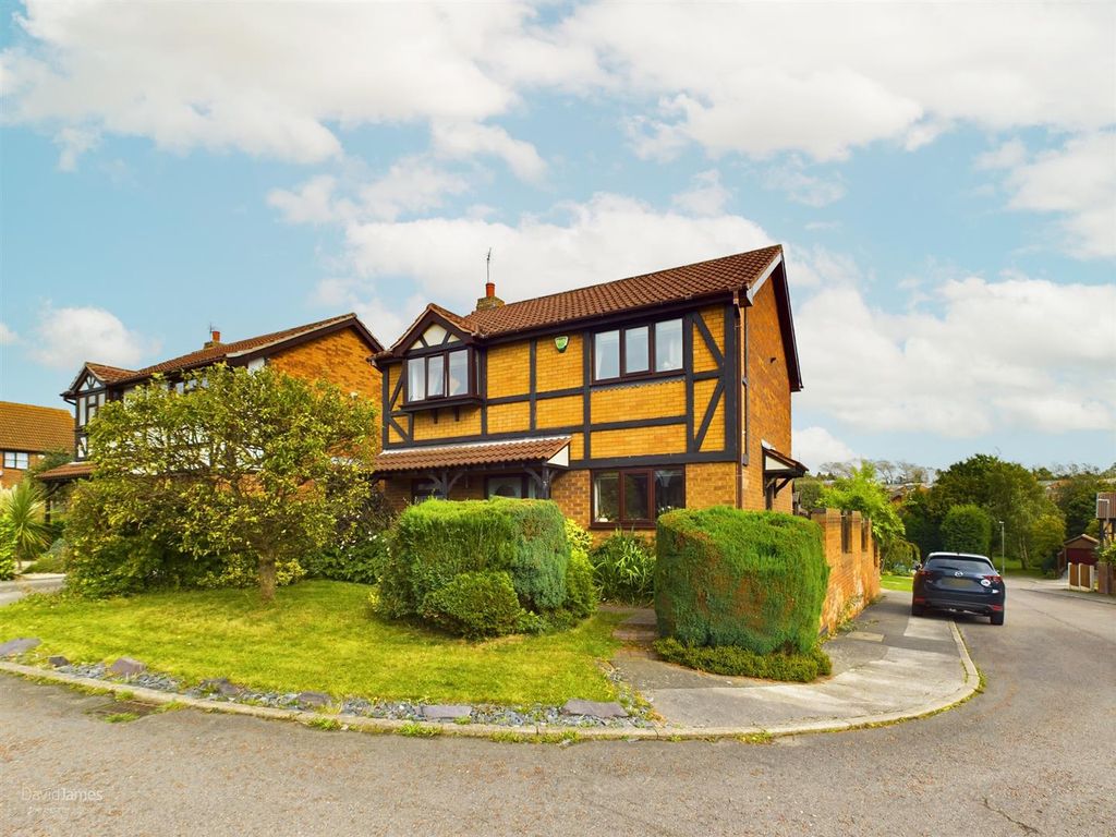 4 bed detached house for sale in Stewarton Close, Arnold, Nottingham