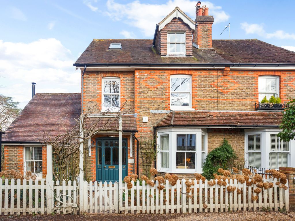 4 bed semidetached house for sale in Ferndale Road, Burgess Hill RH15