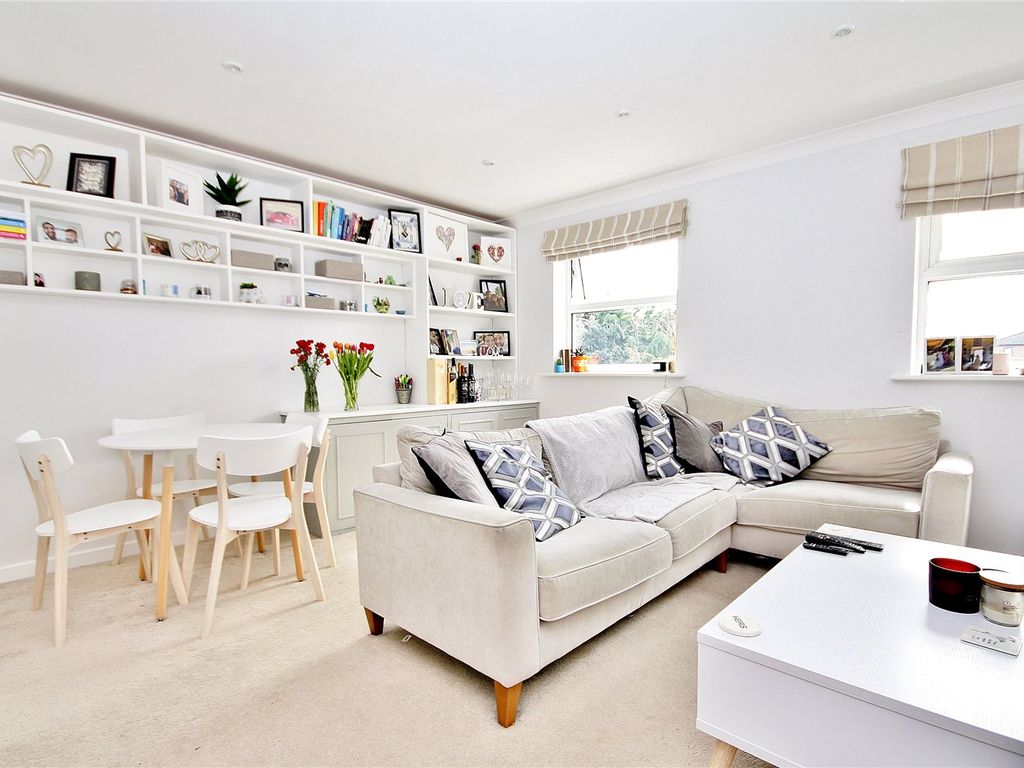 2 bed flat for sale in Hipley Street, Old Woking, Woking, Surrey GU22