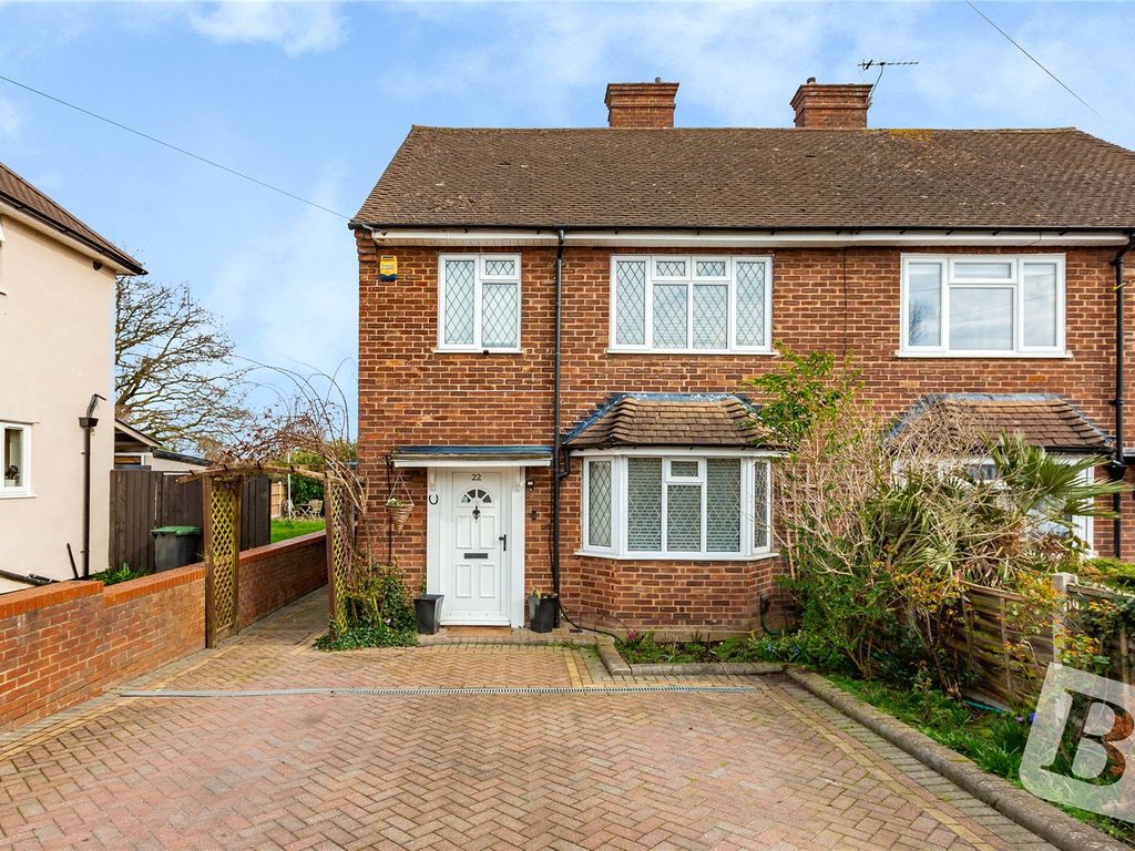 3 bed semidetached house for sale in Boxted Close, Buckhurst Hill