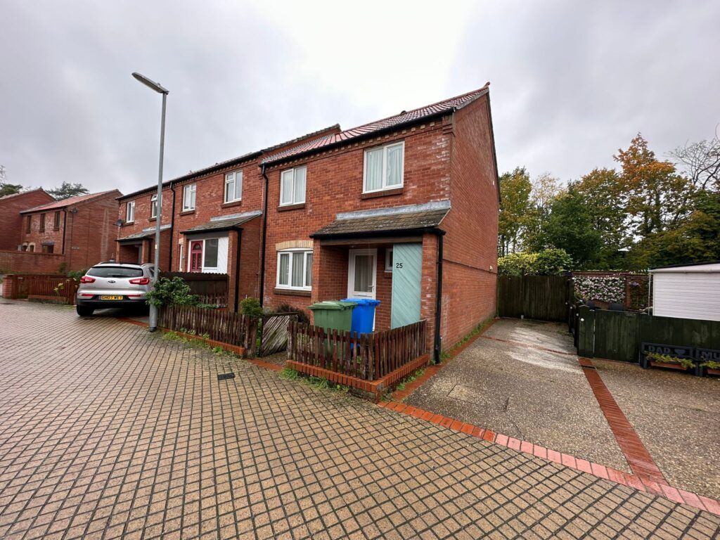 3 bed semidetached house for sale in Thurlby Road, Norwich NR5, £