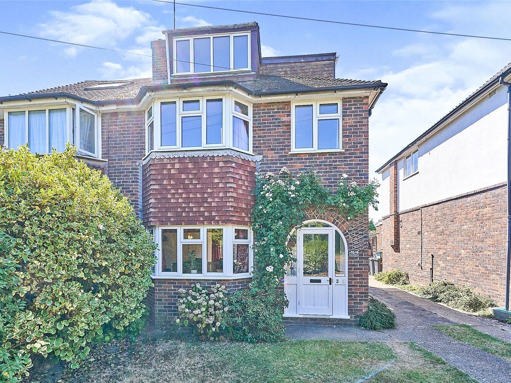 4 bed semidetached house for sale in Hawkhurst Gardens, Chessington