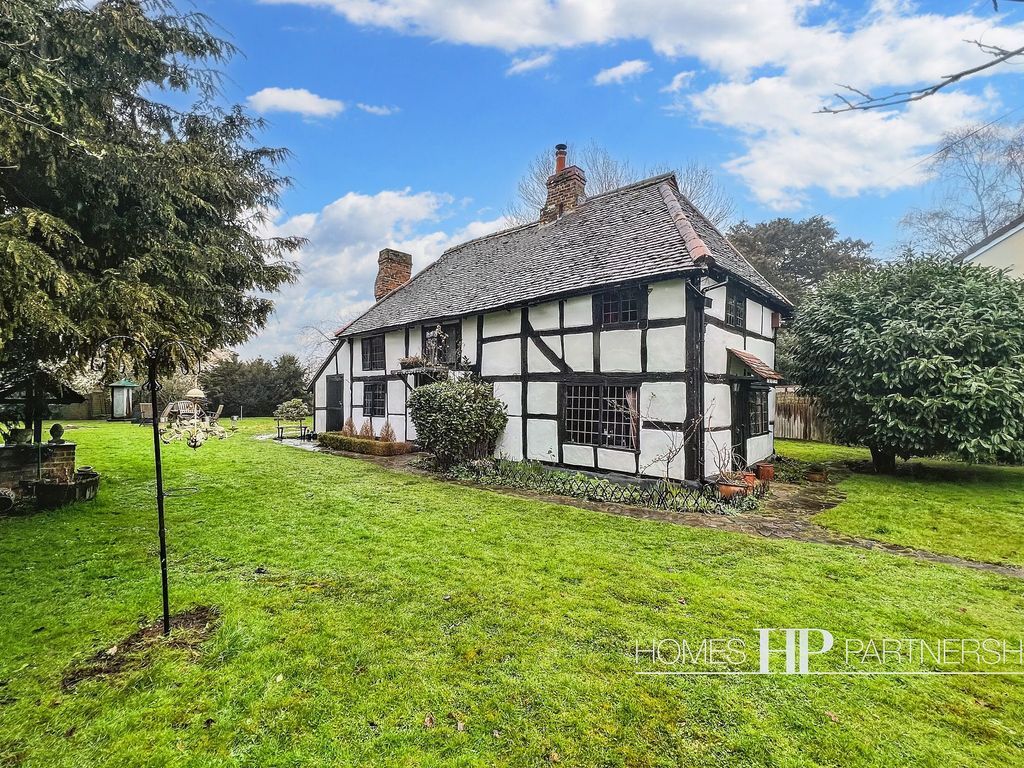 3 bed detached house to rent in Lee Street, Horley RH6 Zoopla