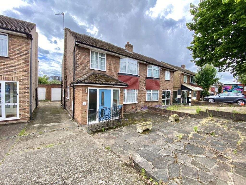 4 bed semidetached house for sale in Kingshill Avenue, Hayes UB4, £