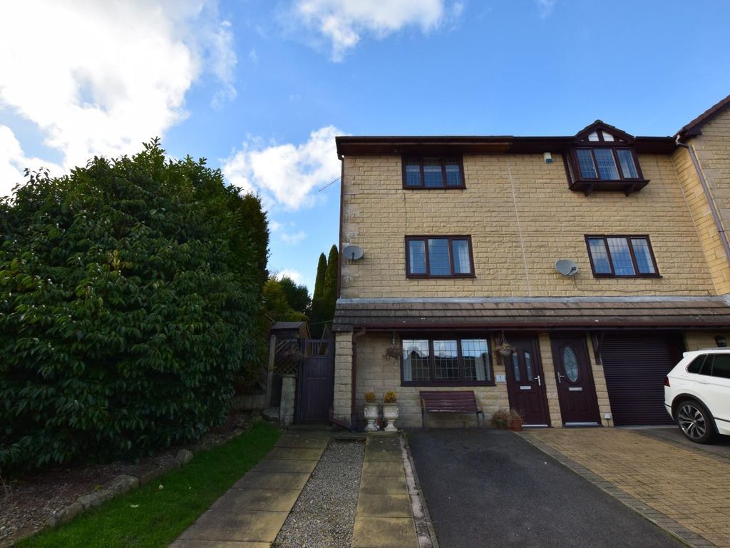 4 bed town house to rent in Park Street East, Barrowford, Nelson BB9, £