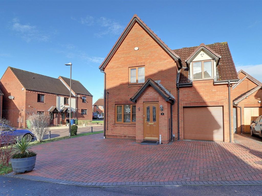 3 bed detached house for sale in Berkeley Close, Hucclecote, Gloucester
