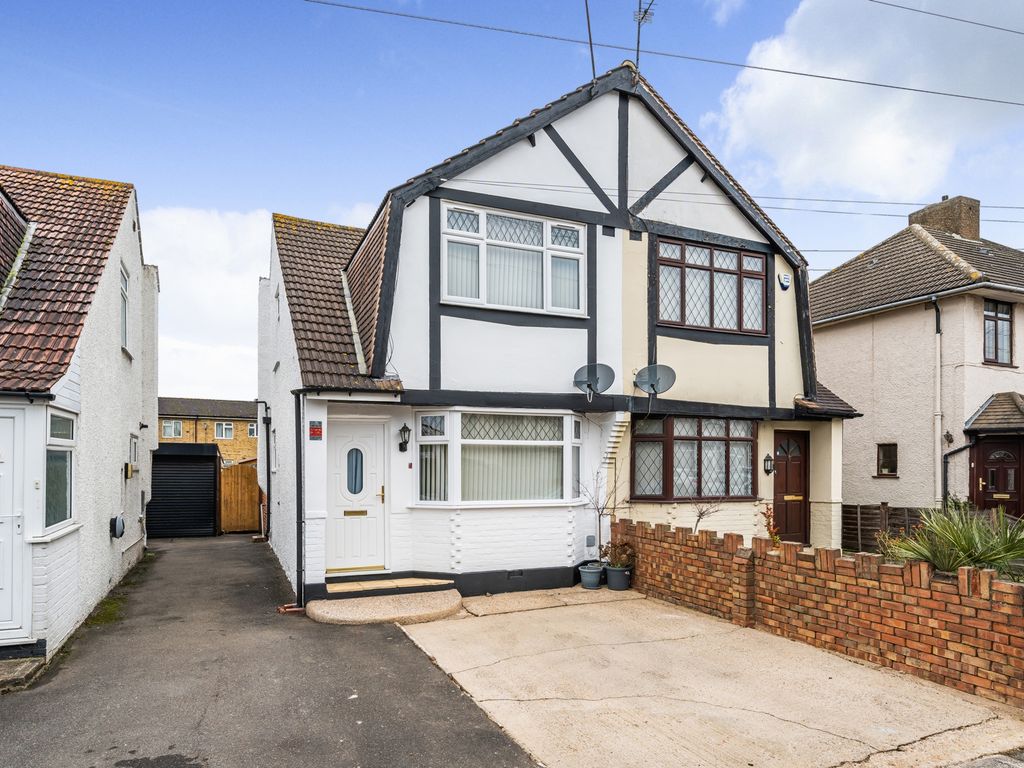 3 bed semidetached house for sale in Oakington Avenue, Hayes UB3, £