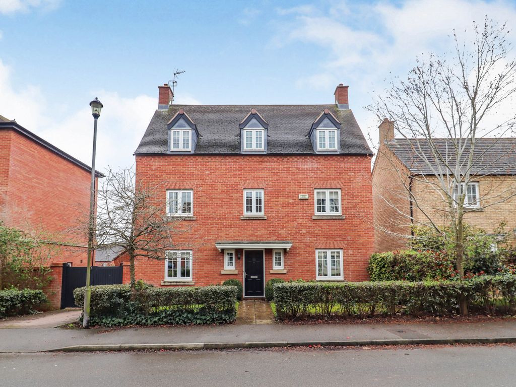 5 bed detached house for sale in Long Hassocks, Coton Meadows, Rugby