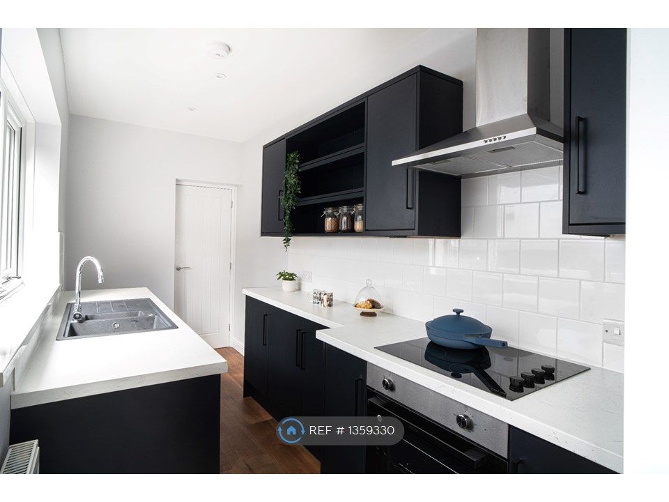 2 bed terraced house to rent in Thomas Street, Packmoor, StokeOnTrent