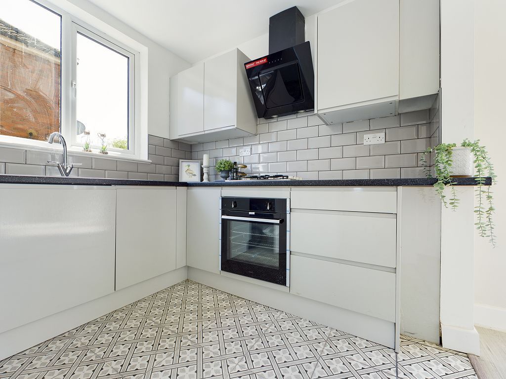 3 bed semidetached house to rent in Kirkland Road, Leicester LE3 Zoopla