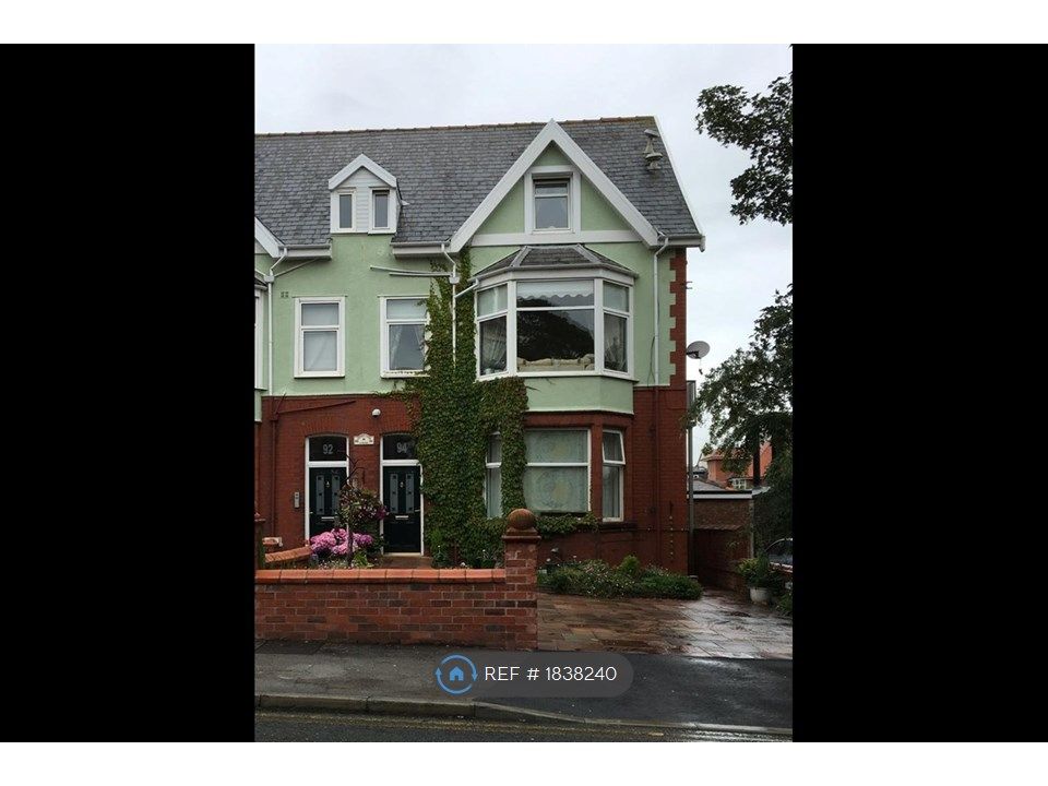 2 bed flat to rent in Woodlands Road, Lytham St. Annes FY8, £675 pcm