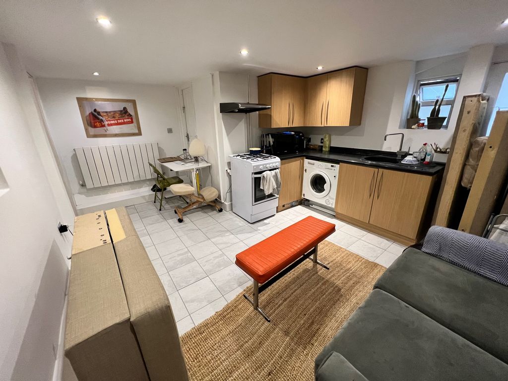 Studio to rent in Alconbury Road, London E5, £1,300 pcm Zoopla