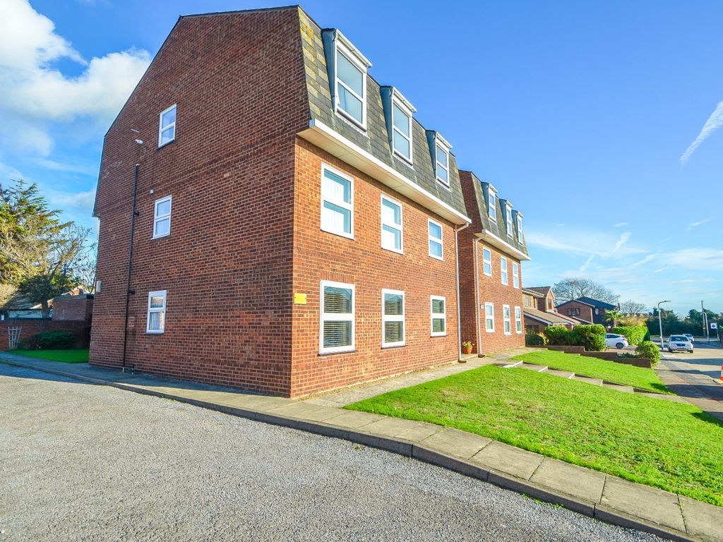 2 bed flat for sale in Hawkins, Fremantle, Shoeburyness SS3 Zoopla