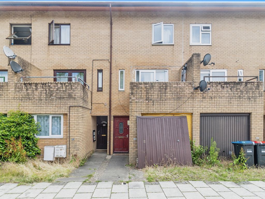 3 bed terraced house for sale in Mullion Place, Fishermead, Milton