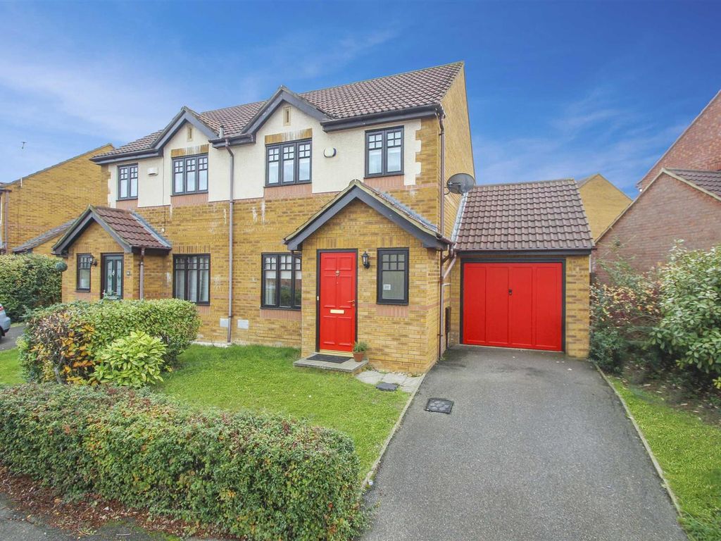 3 bed semidetached house to rent in Lowndes Grove, Shenley Church End