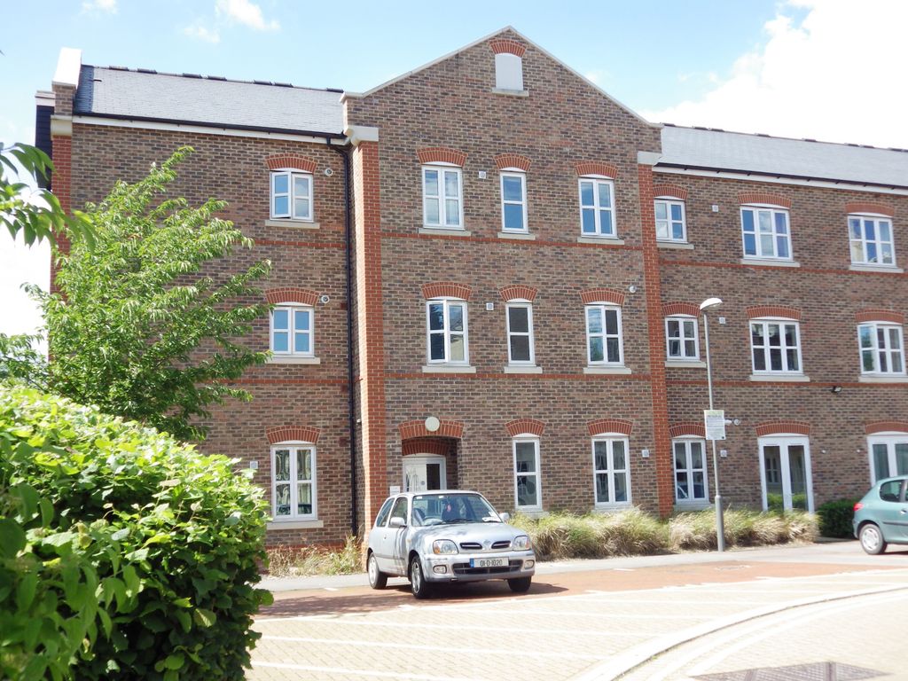 2 bed flat to rent in Summers House, Aylesbury, Buckinghamshire HP21