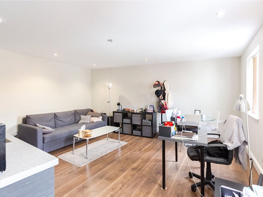 1 bed flat for sale in Holloway Road, Islington, London N7, £315,000