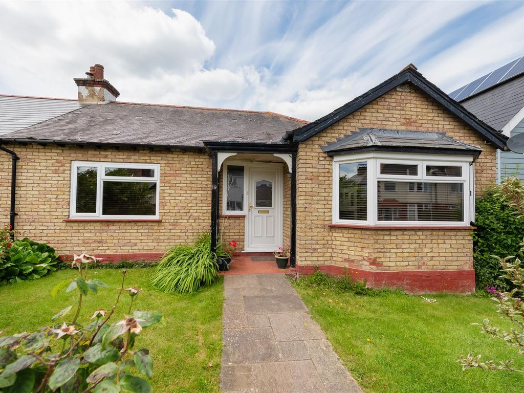 2 bed semidetached bungalow for sale in Baddlesmere Road, Tankerton