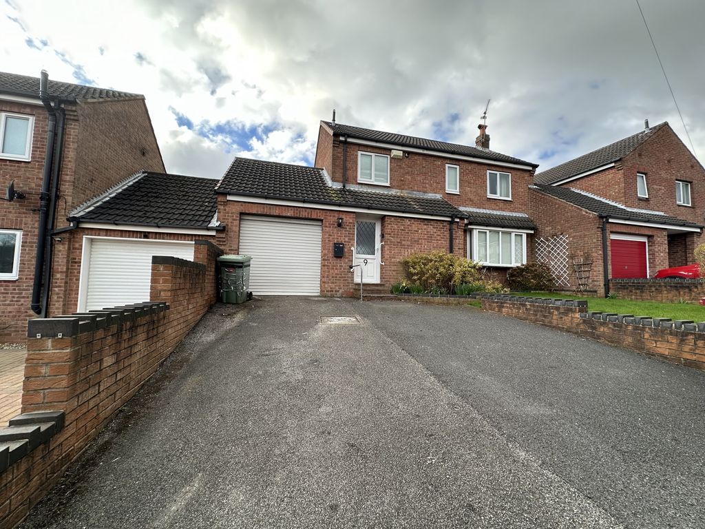 3 bed detached house for sale in Elmhurst Avenue, Broadmeadows, South