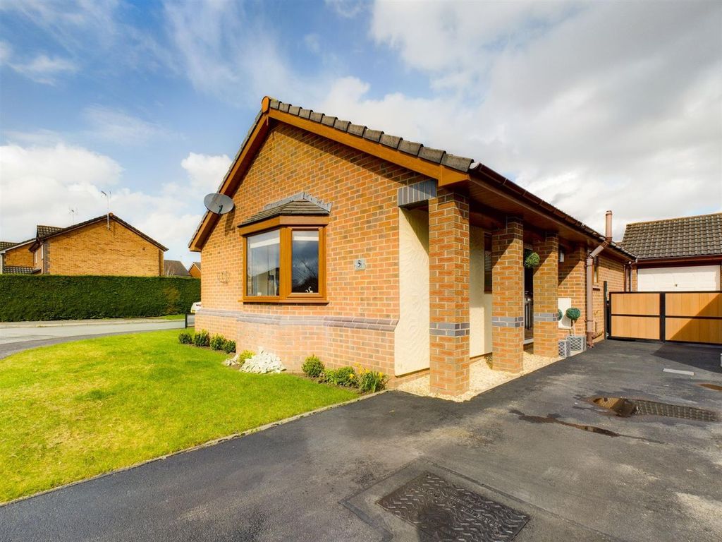 2 bed detached bungalow for sale in Taunton Way, Llwyn Onn Park, Wrexham LL13 Zoopla