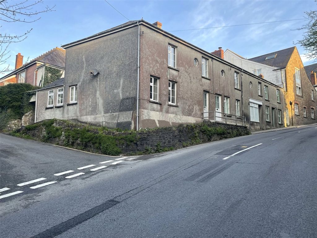 2 bed end terrace house for sale in Chapel Street, Holsworthy, Devon