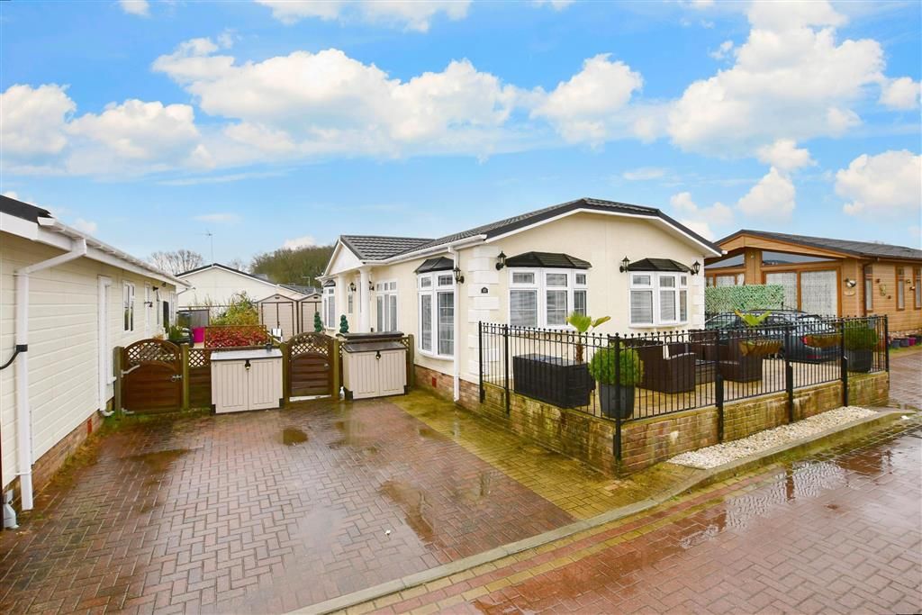 2 bed mobile/park home for sale in Woodlands Park, Biddenden, Ashford, Kent TN27 Zoopla