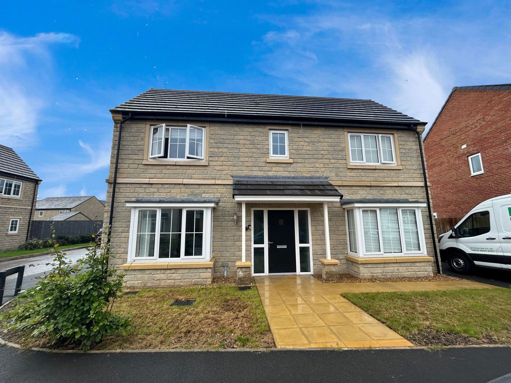 4 bed detached house for sale in Betula Drive, Longridge PR3, £375,000