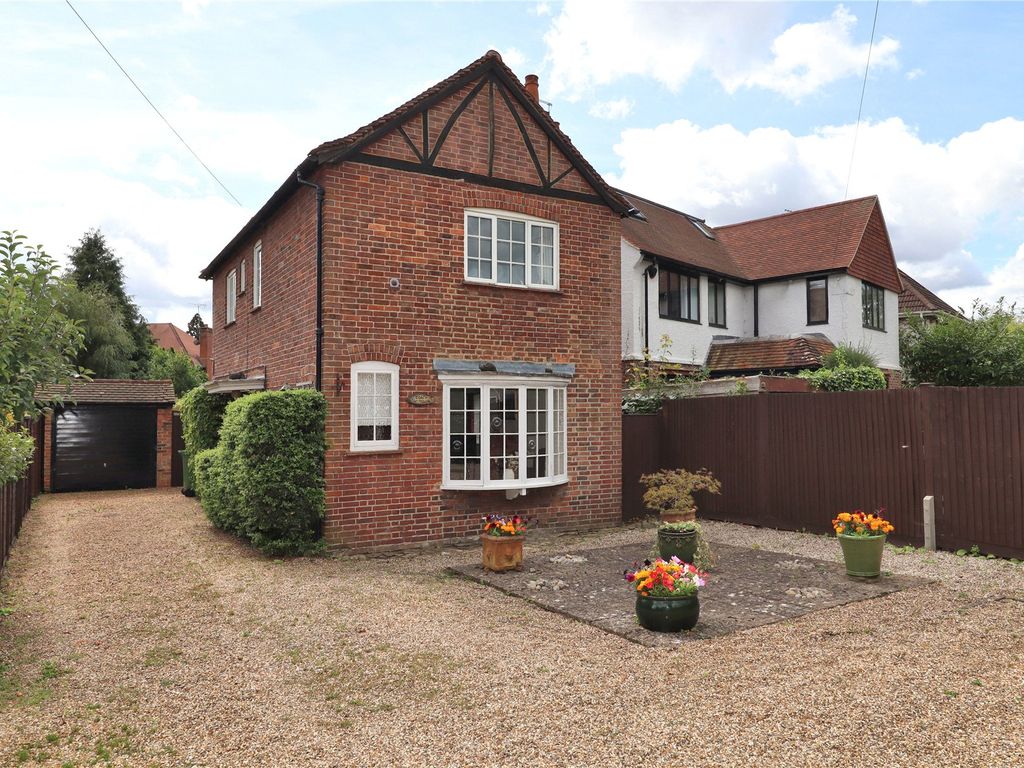 2 bed detached house for sale in Woking, Surrey GU22, £550,000 Zoopla