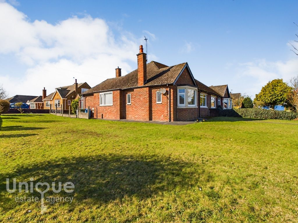 2 bed bungalow for sale in Elmhurst Road, Lytham St. Annes FY8, £