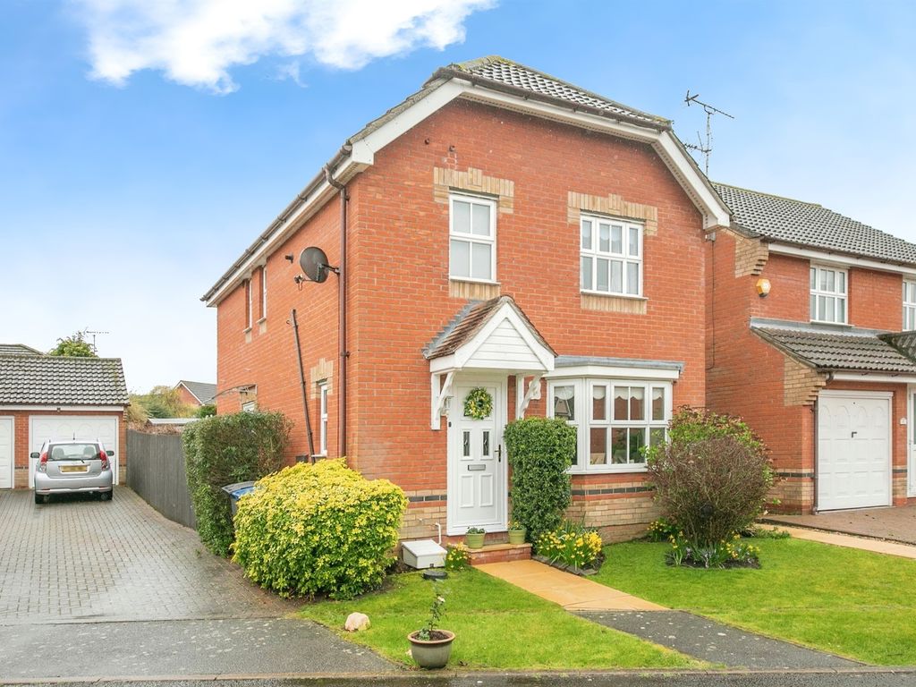 3 Bed Detached House For Sale In Skipper Road Pinewood Ipswich Ip8 £