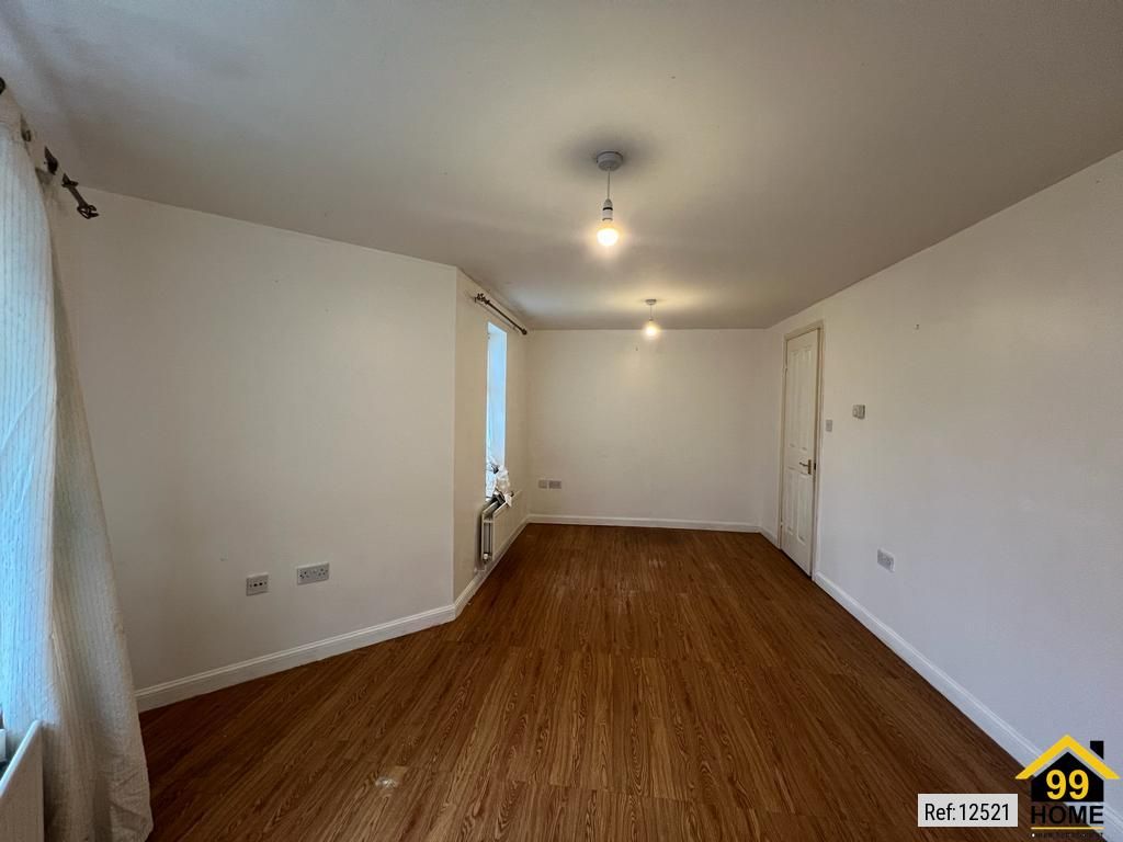 2 bed flat to rent in Greenhaven Drive, London, Borough Of Greenwich