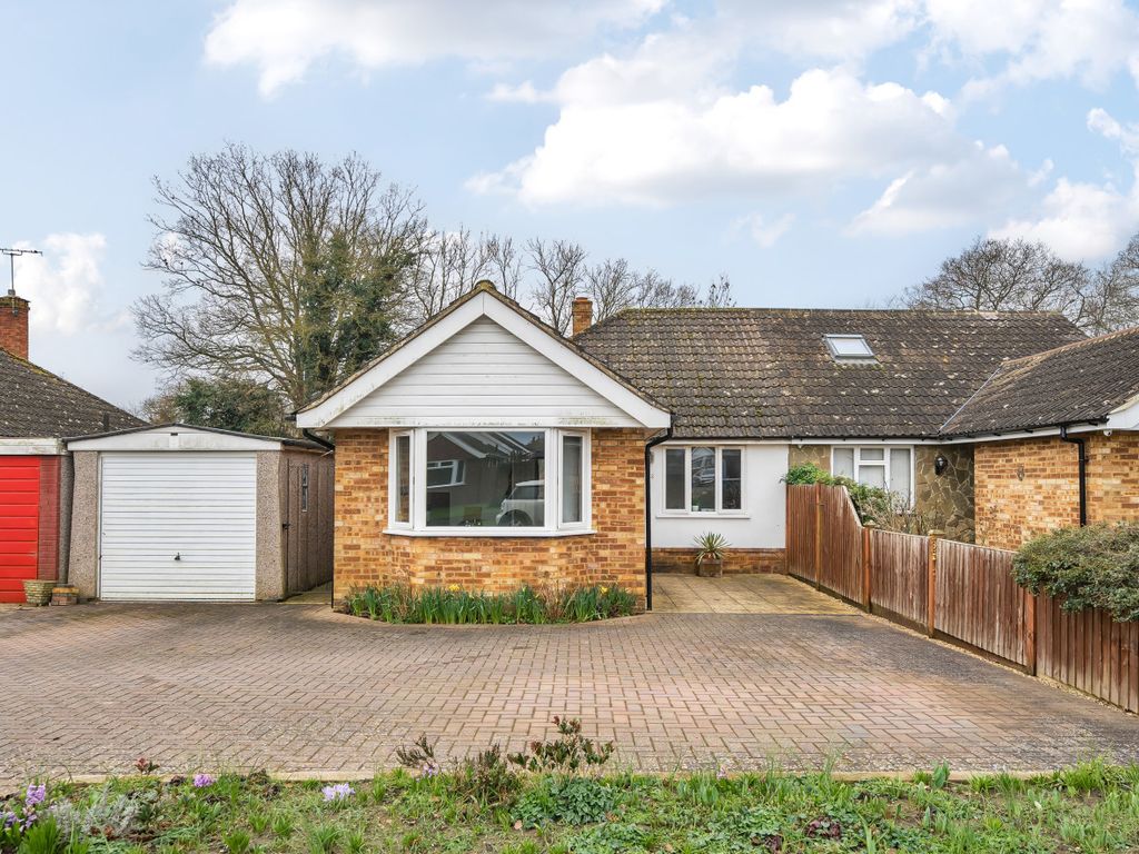 3 bed bungalow for sale in Envis Way, Fairlands, Guildford GU3, £