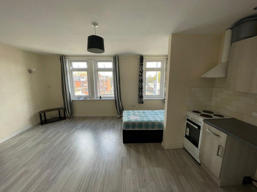 Studio to rent in Dewsbury Road, Beeston, Leeds LS11 Zoopla