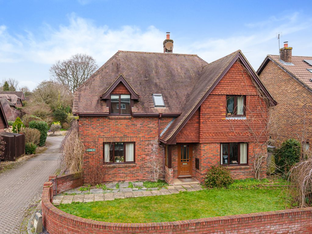 4 bed detached house for sale in North Drive, Littleton SO22, £800,000