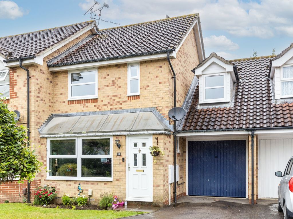 3 bed semidetached house for sale in Franklin Road, Maidenbower RH10