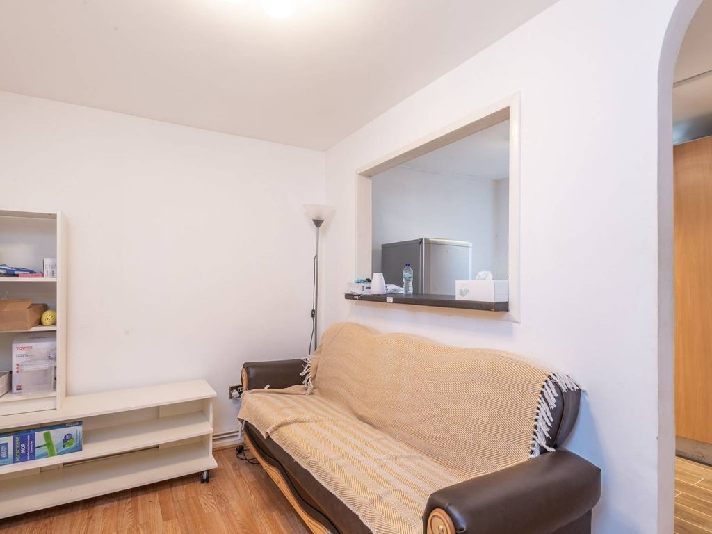 2 bed flat to rent in North Gower Street, Euston, London NW1, £2,700