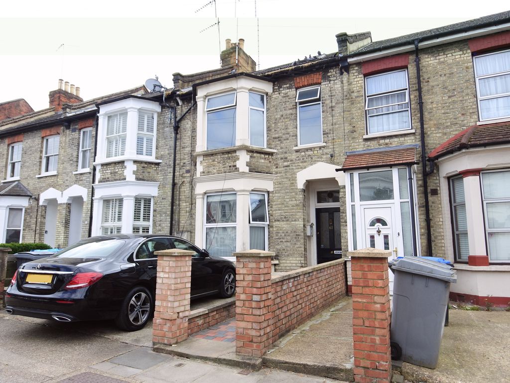 2 bed flat to rent in Chaplin Road, Willesden NW2 Zoopla