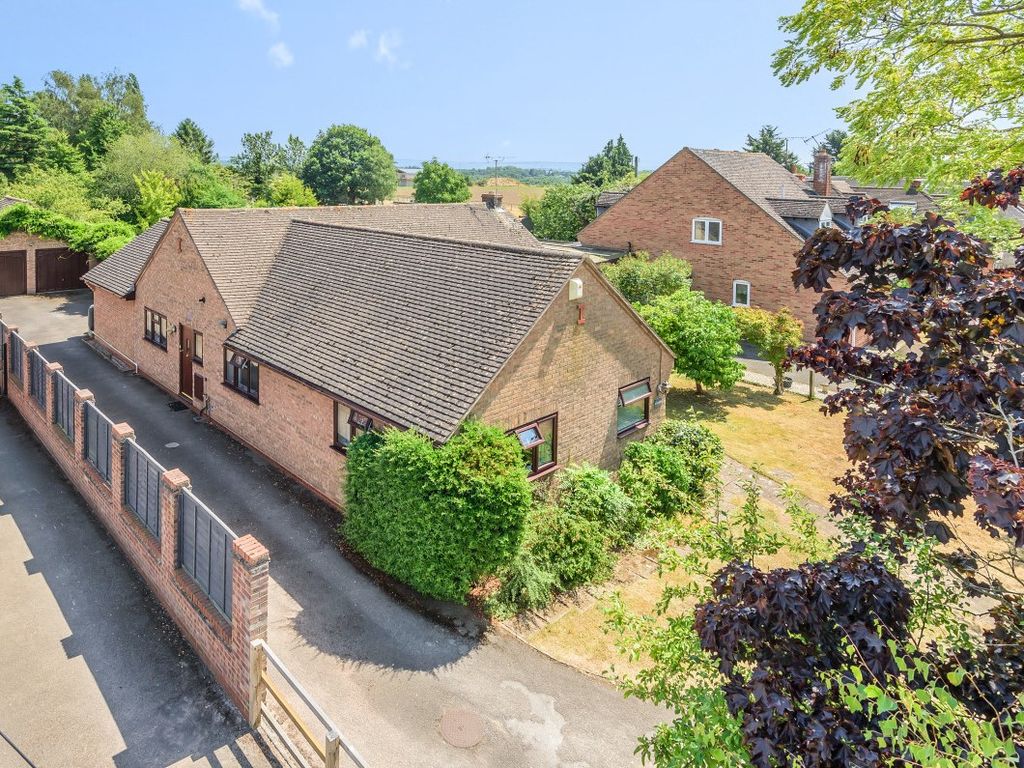 4 bed bungalow for sale in Field Barn Lane, Cropthorne, Worcestershire