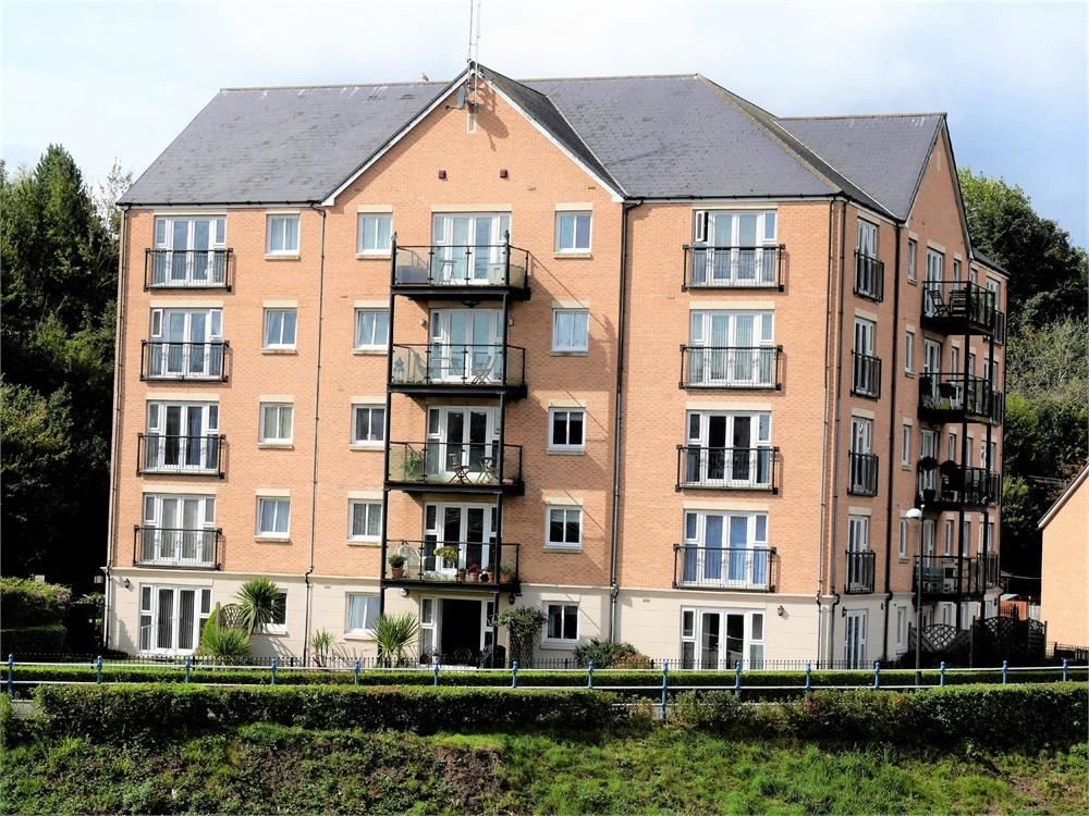 2 bed flat to rent in River Walk, Penarth CF64, £1,100 pcm Zoopla