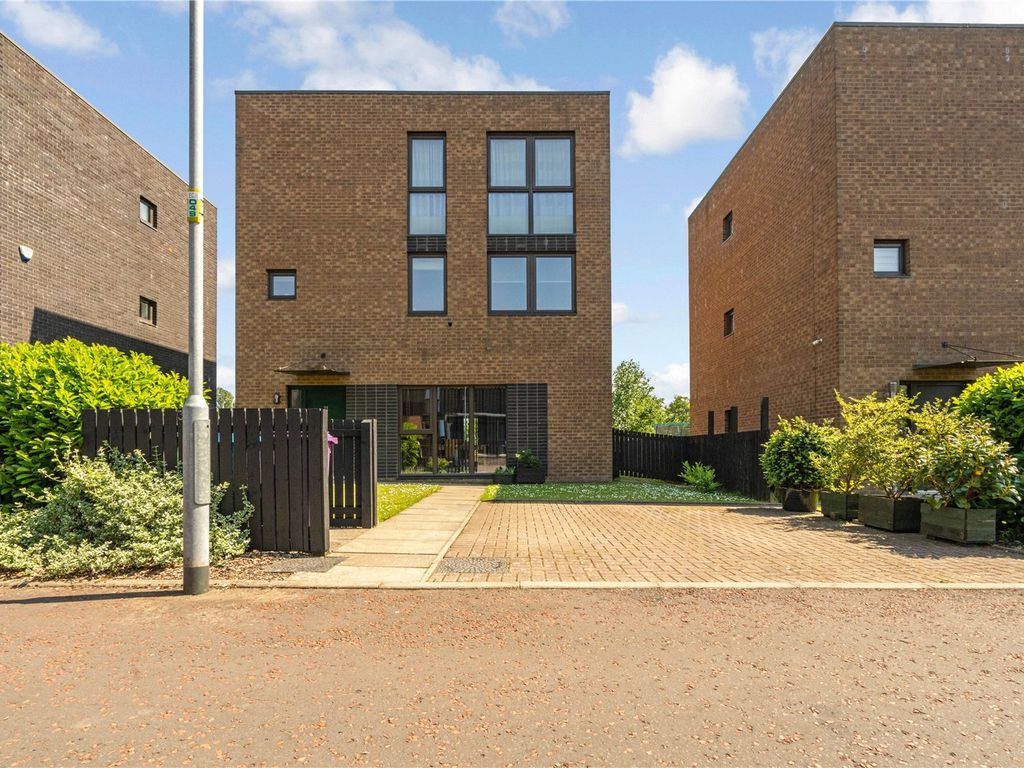 4 bed detached house for sale in London Avenue, Athletes Village