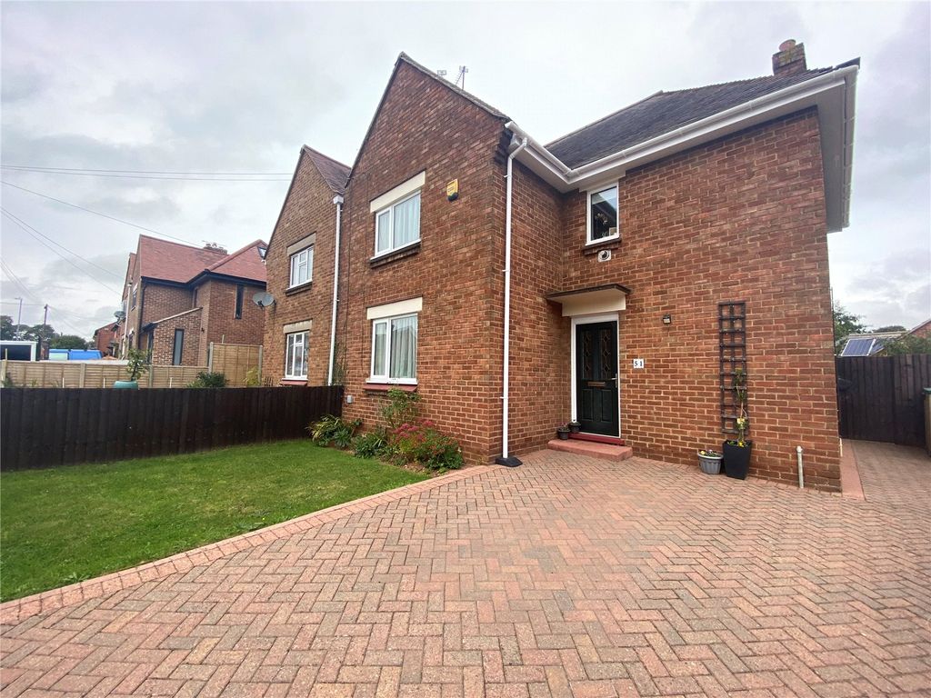 3 bed semidetached house for sale in Jubilee Road, Daventry