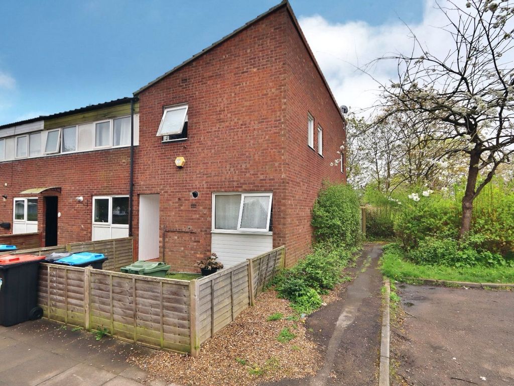 3 bed end terrace house for sale in Reeves Croft, Hodge Lea, Milton