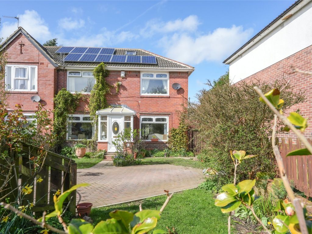 3 bed semidetached house for sale in Murrayfield Road, Cowgate